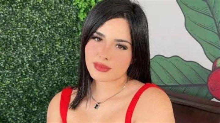 Adriana Olivarez: TikTok Sensation's Rise & Net Worth - Trending Now!