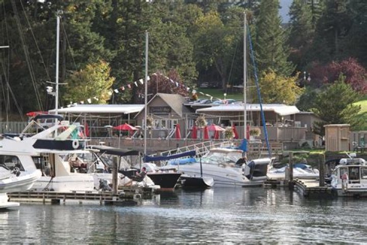 Cascade Bay Grill and Store: Your Ultimate Destination for Fresh Seafood and More