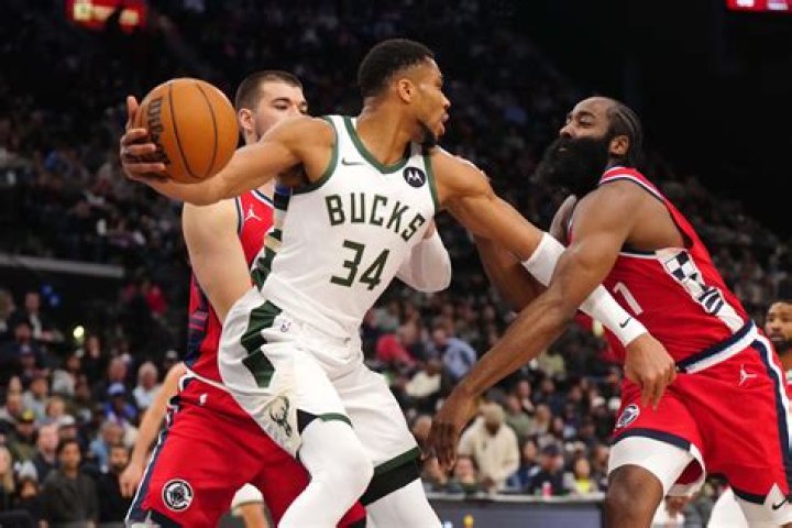 Clippers vs Milwaukee Bucks: A Detailed Analysis of Two Basketball Powerhouses