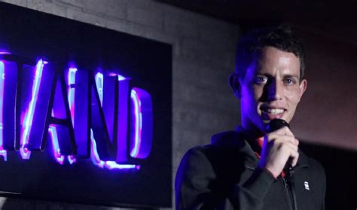 Comedian Peng Dang: The Rising Star in Comedy World