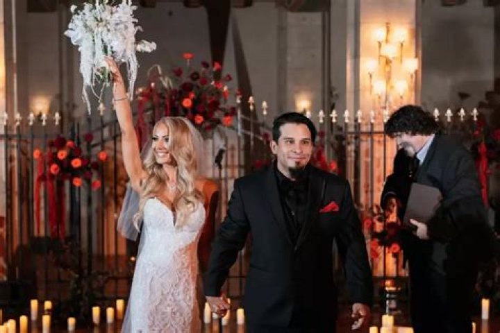 Dave Navarro and Carmen Electra Wedding: A Comprehensive Look Into Their Love Story
