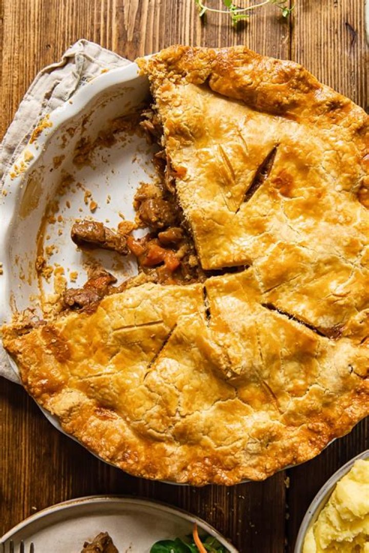 Delicious Steak &amp; Ale Pie with Puff Pastry: A Culinary Journey