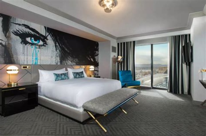 Discover the Best Las Vegas Hotels with 2 Bedroom Suites