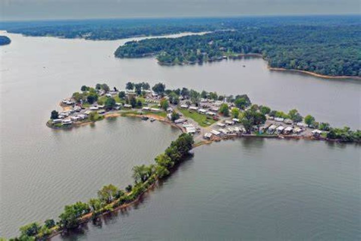Experience the Ultimate Getaway at Moors Resort &amp; Marina Gilbertsville KY