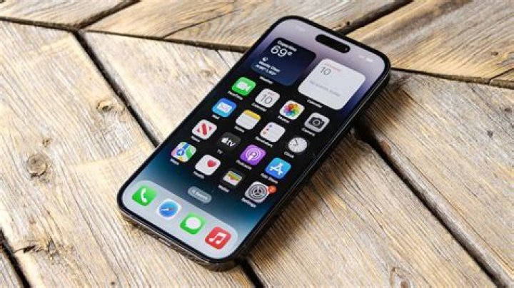 How Long Can an iPhone 14 Last in Water? A Comprehensive Guide
