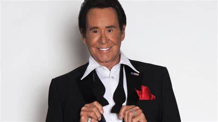 How Long Has Wayne Newton Been in Vegas: A Journey Through Decades of Entertainment