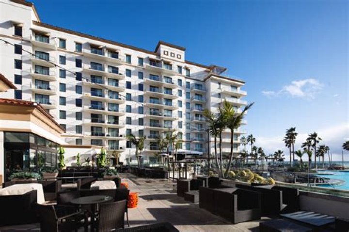 Huntington Beach Waterfront Hilton: Your Ultimate Coastal Getaway