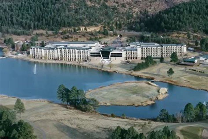 Inn of the Gods Mountain: A Tranquil Escape Surrounded by Natural Beauty