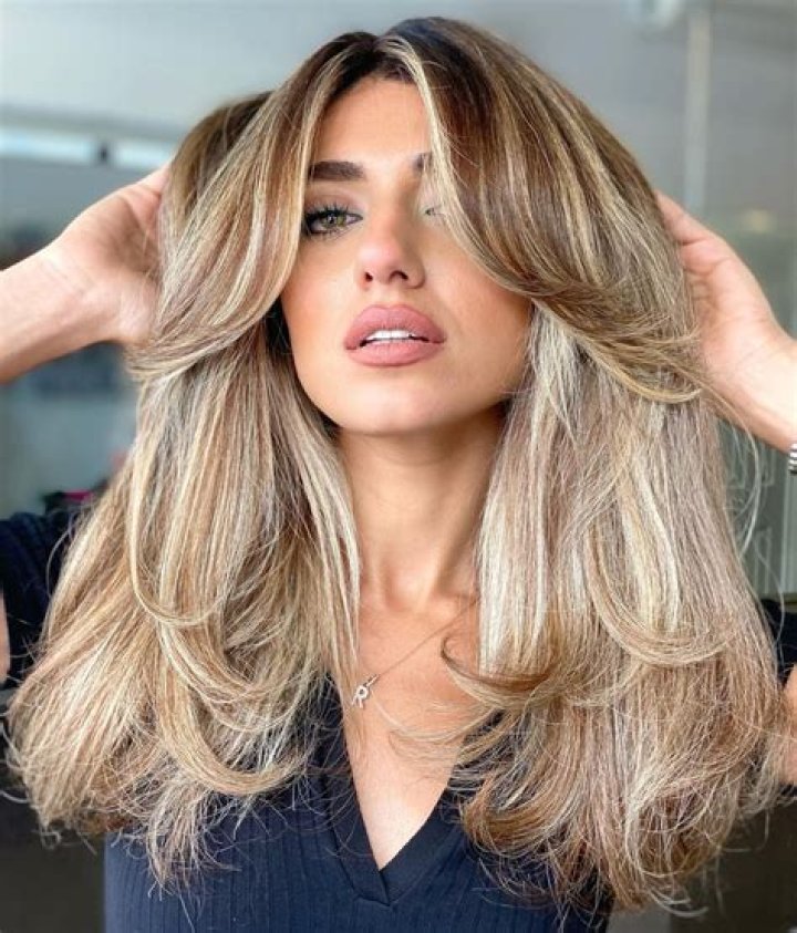 Layered Razor Haircuts: The Ultimate Guide to Achieving a Trendy and Stylish Look