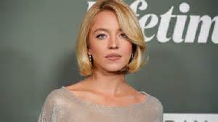 Sydney Sweeney: News, Photos & Updates - Latest Buzz!