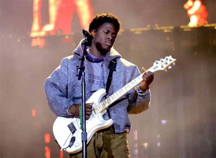 What is Daniel Caesar Genre? Exploring the Unique Musical Style of a Modern-Day Sensation